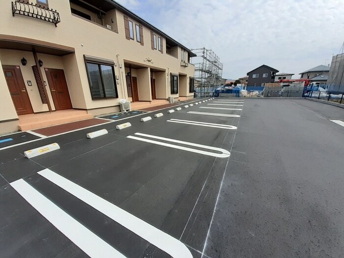 物件外観写真2　(駐車場)