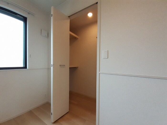 物件内観写真6　(収納)