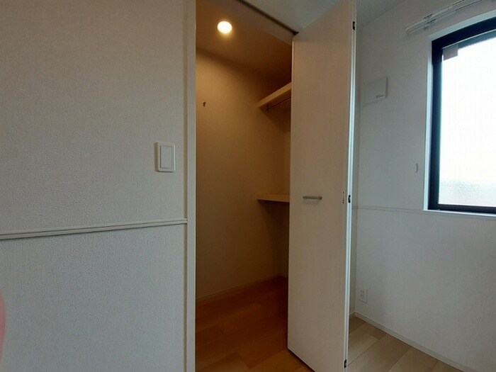 物件内観写真6　(収納)