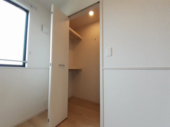 物件内観写真6　(収納)