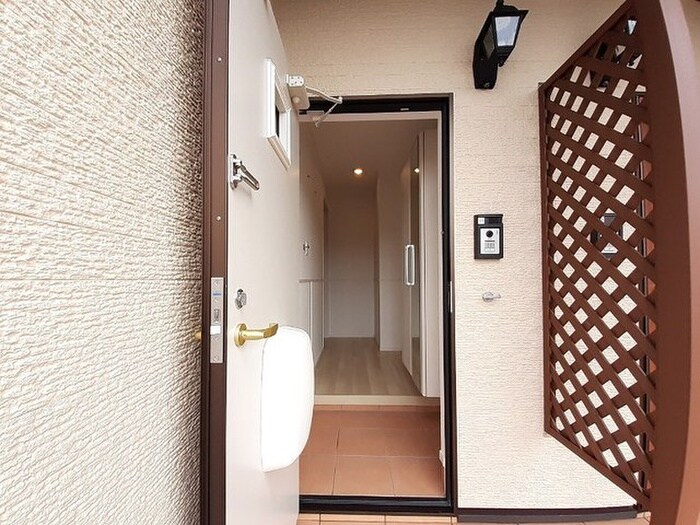 物件内観写真11　(玄関)