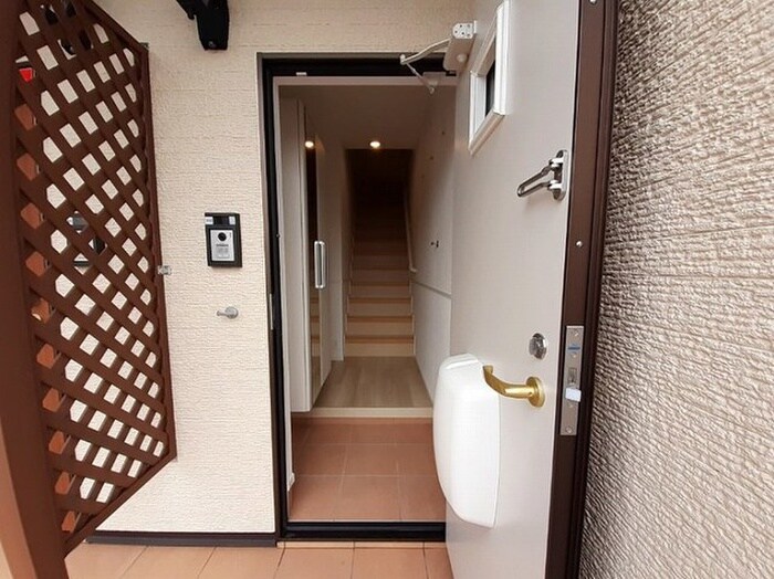 物件内観写真11　(玄関)