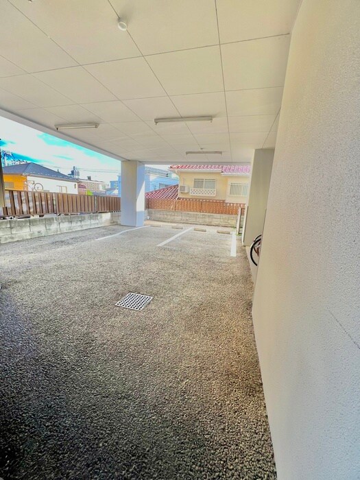 物件外観写真3　(駐車場)