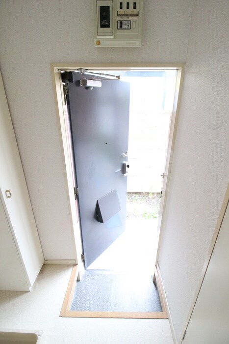 物件内観写真10　(玄関)