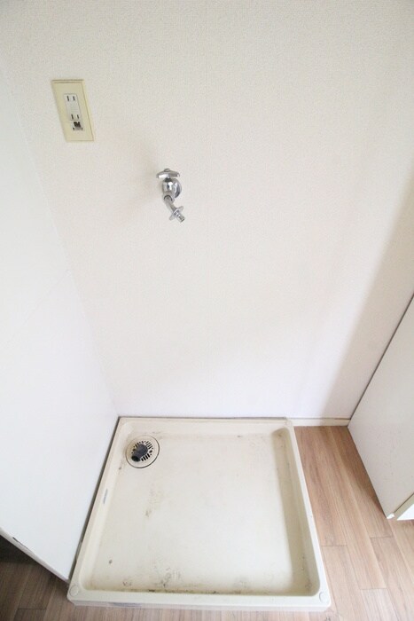 物件内観写真15　(洗濯機置場)