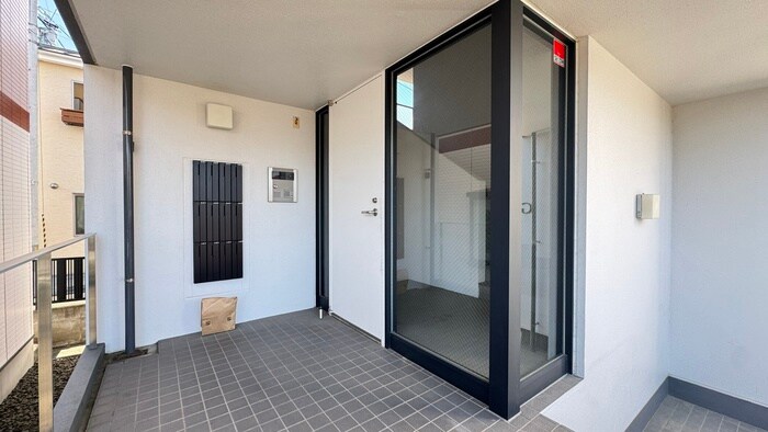 物件外観写真3　(エントランス部分)