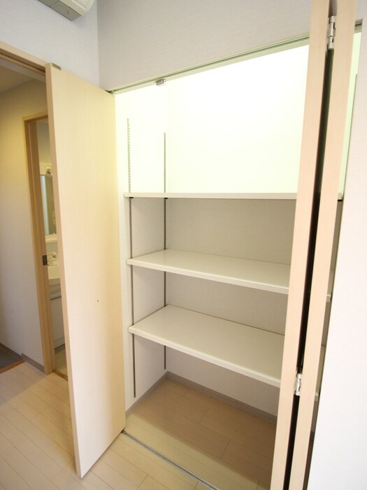 物件内観写真12　(収納)