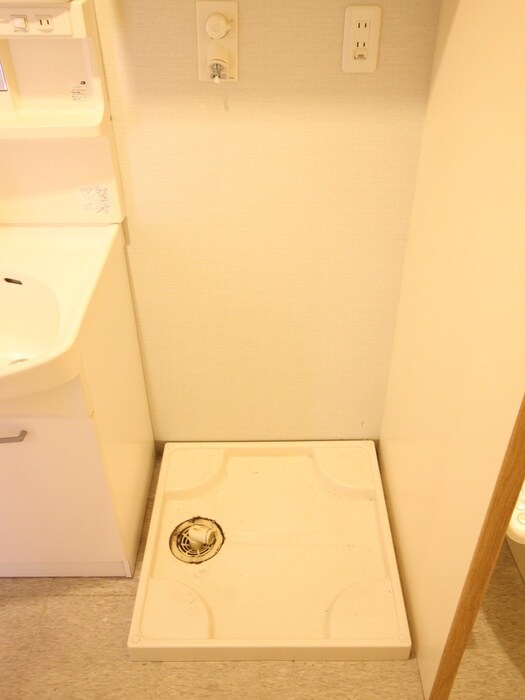 物件内観写真18　(洗濯機置場)