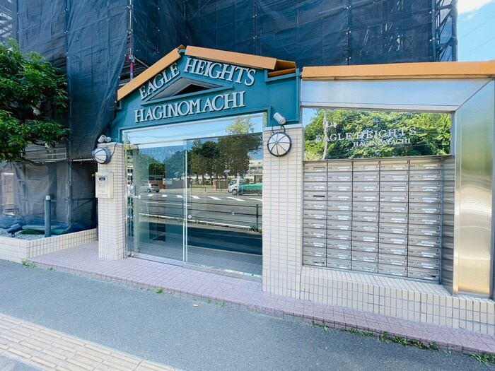 物件外観写真3　(エントランス部分)