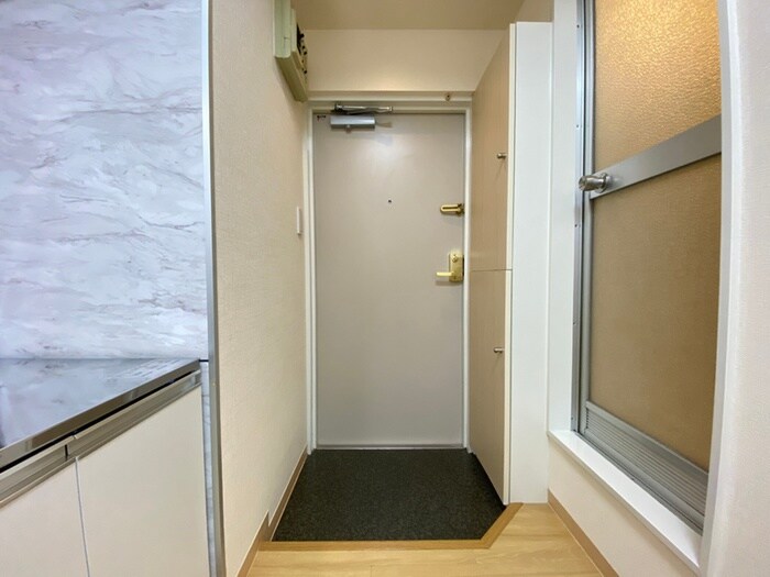 物件内観写真13　(玄関)