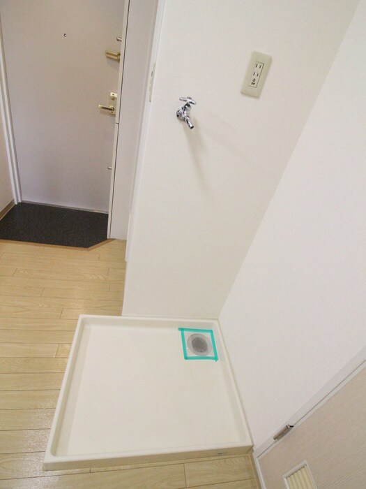 物件内観写真15　(洗濯機置場)