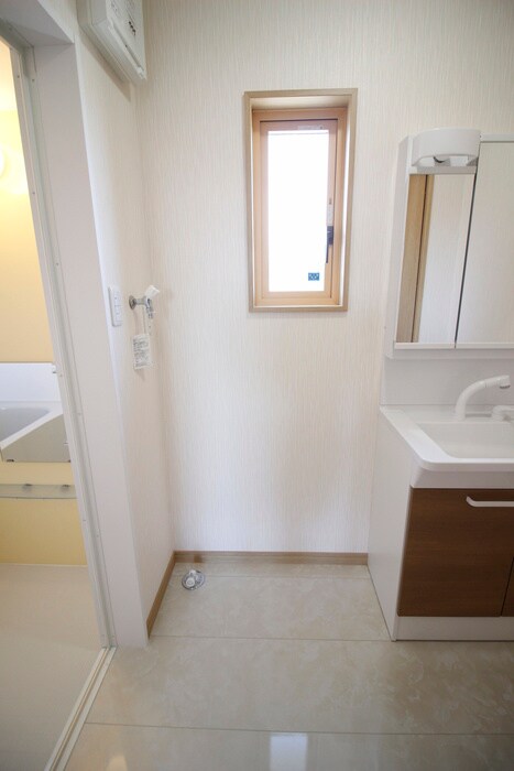 物件内観写真12　(洗濯機置場)