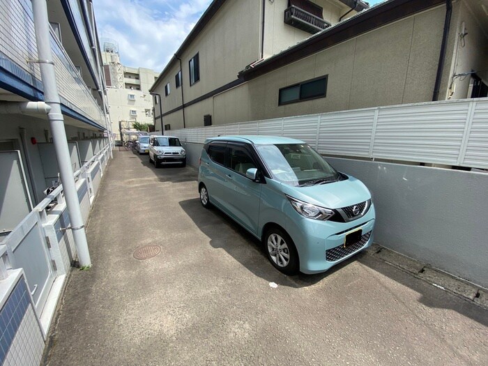 物件外観写真2　(駐車場)