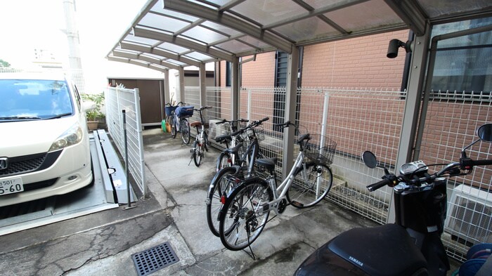 物件外観写真4　(駐輪場)