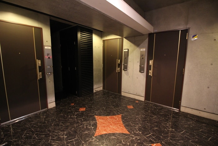 物件外観写真6　(エントランス部分)