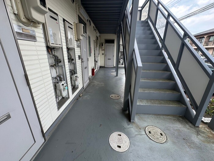 物件外観写真3　(エントランス部分)