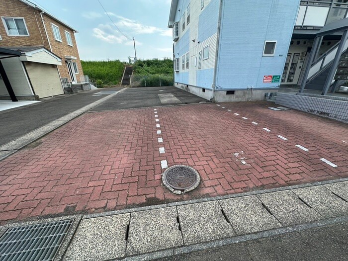 物件外観写真5　(駐車場)