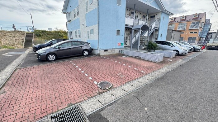 物件外観写真6　(駐車場)