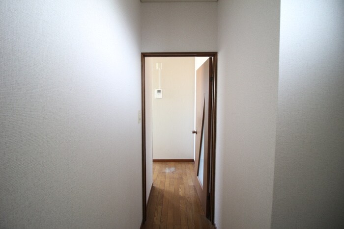 物件内観写真14　(廊下)