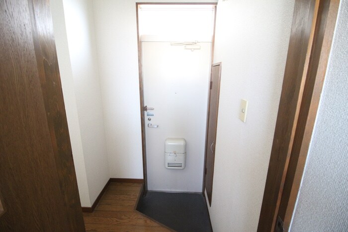 物件内観写真16　(玄関)