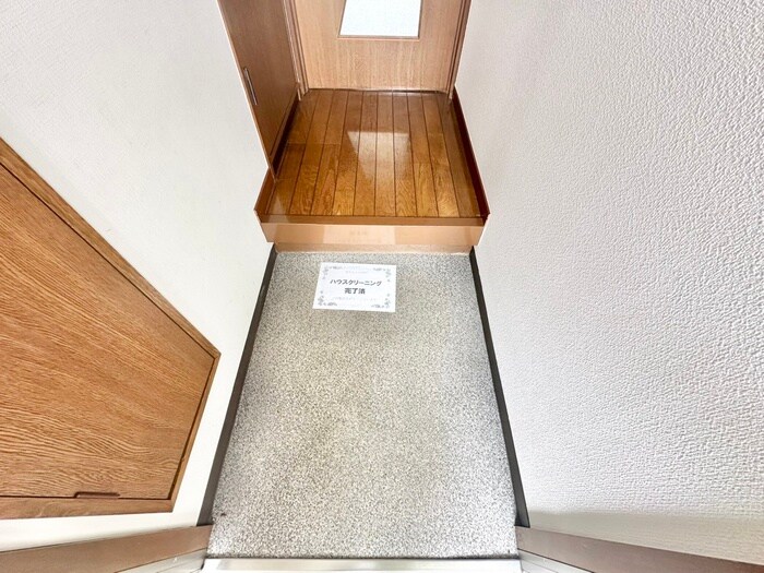 物件内観写真18　(玄関)