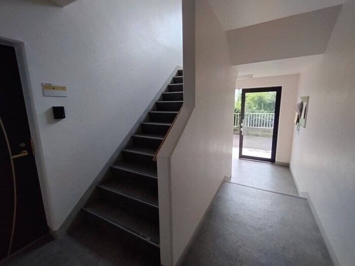 物件外観写真3　(エントランス部分)