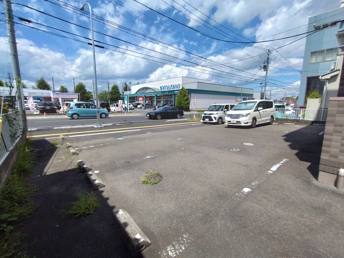 物件外観写真4　(駐車場)