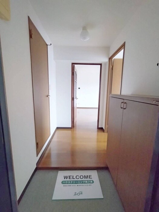 物件内観写真13　(玄関)
