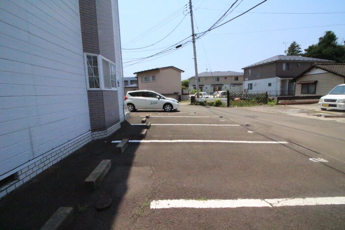 物件外観写真2　(駐車場)