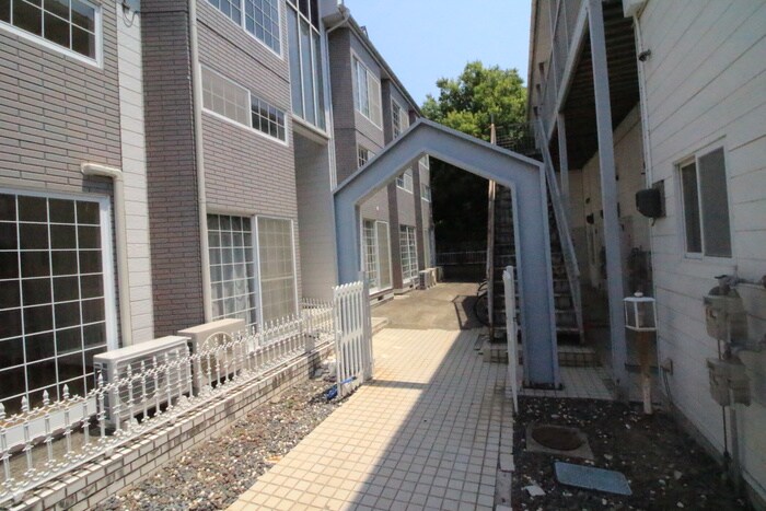 物件外観写真3　(エントランス部分)