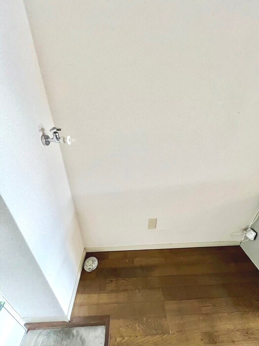 物件内観写真12　(洗濯機置場)