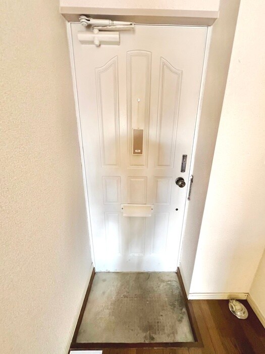 物件内観写真16　(玄関)