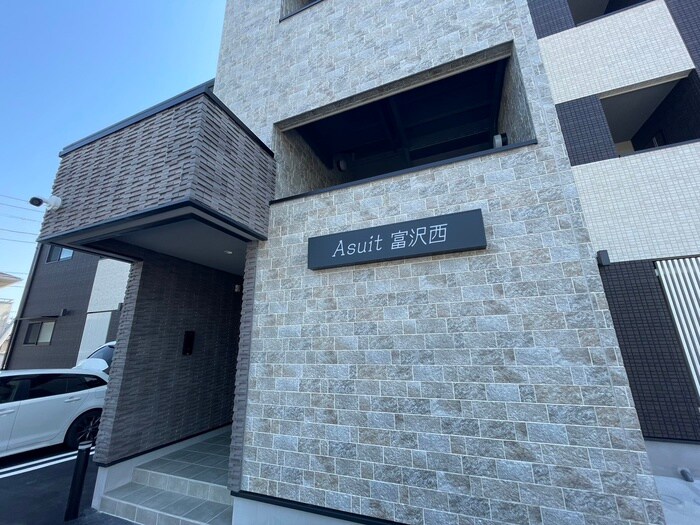 物件外観写真3　(エントランス部分)