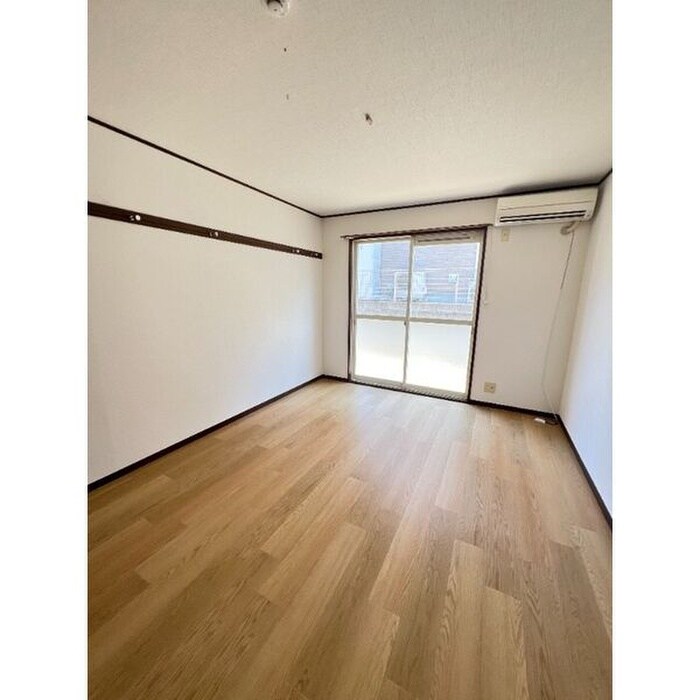 物件内観写真2　(居室)