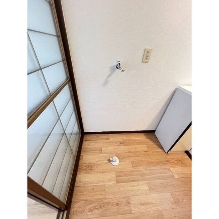 物件内観写真4　(洗濯機置場)