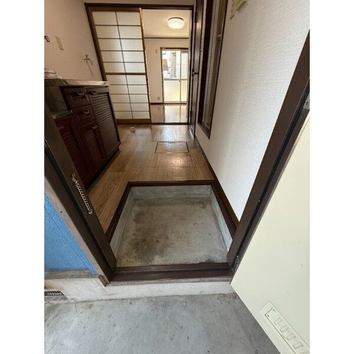 物件内観写真6　(玄関)