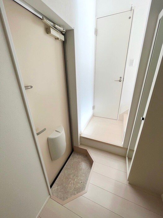 物件内観写真17　(玄関)