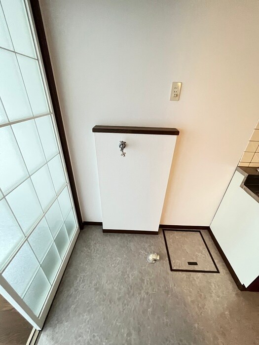 物件内観写真10　(洗濯機置場)