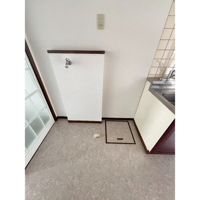 物件内観写真11　(洗濯機置場)