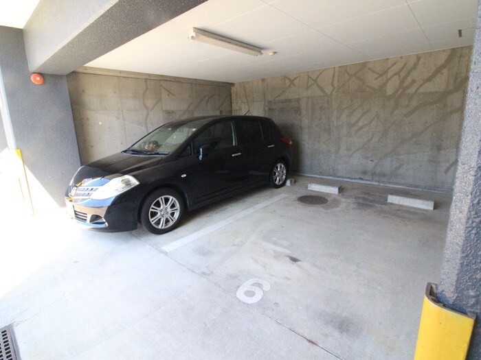 物件外観写真4　(駐車場)