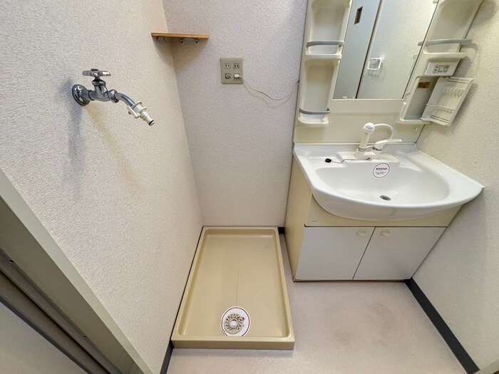 物件内観写真14　(洗濯機置場)