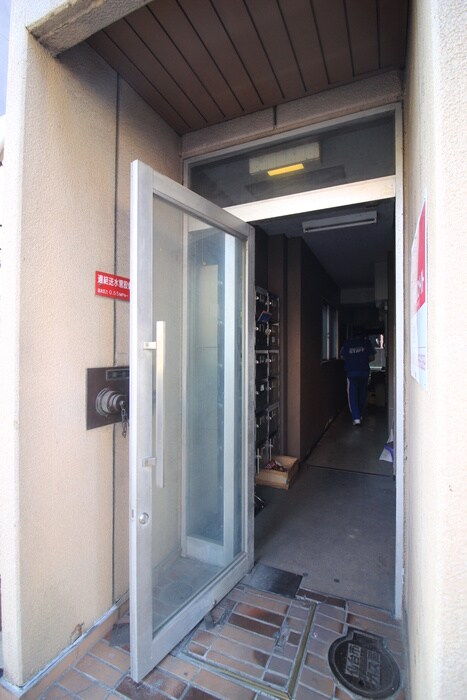 物件外観写真4　(エントランス部分)