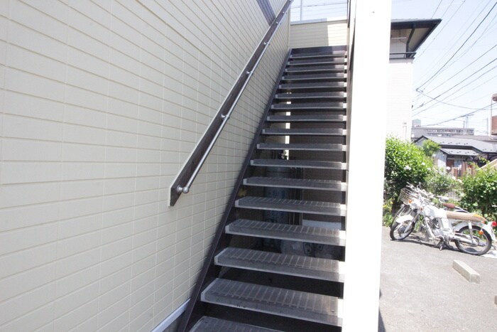 物件外観写真5　(エントランス部分)