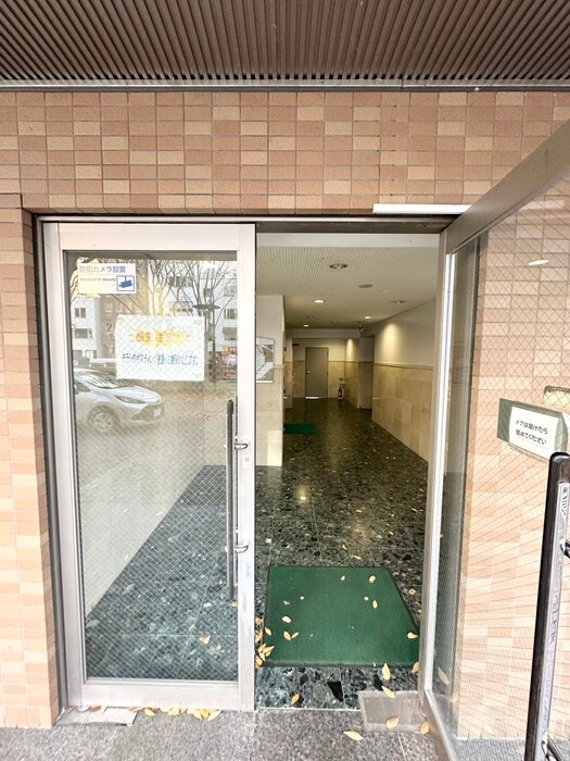 物件外観写真4　(エントランス部分)