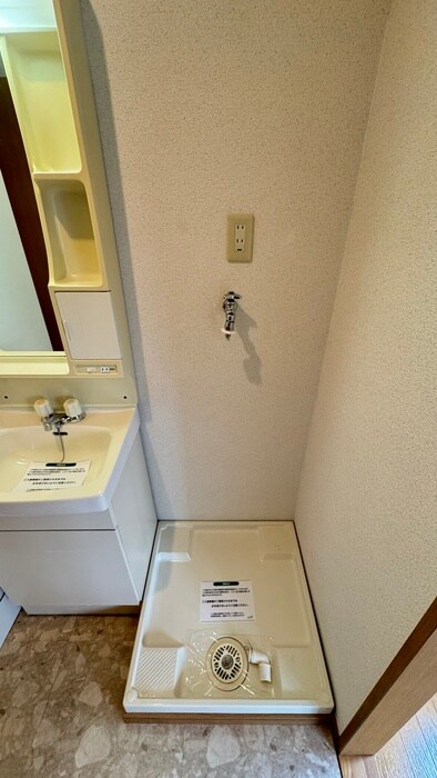 物件内観写真14　(洗濯機置場)