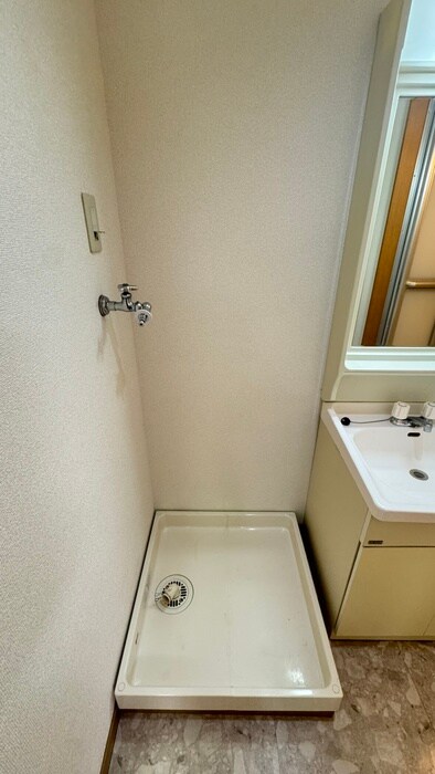 物件内観写真14　(洗濯機置場)