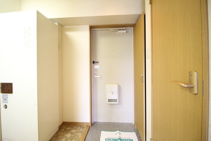 物件内観写真14　(玄関)