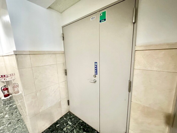 物件内観写真17　(玄関)