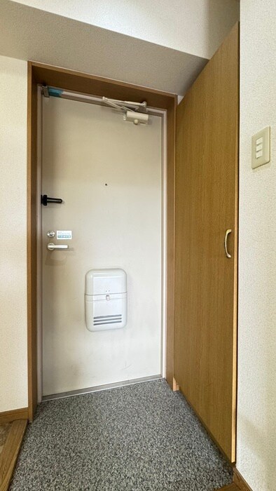 物件内観写真17　(玄関)