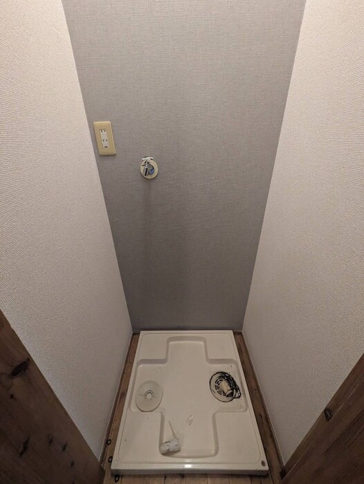 物件内観写真17　(洗濯機置場)